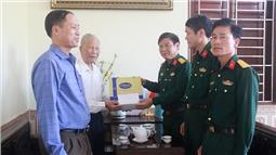 Các đơn vị thăm, tặng quà gia đình chính sách nhân kỷ niệm 60 năm Ngày mở đường Hồ Chí Minh trên biển